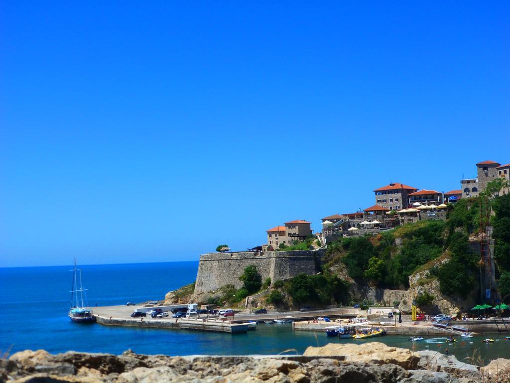 Hotel Cruiser Ulcinj Ngoại thất bức ảnh