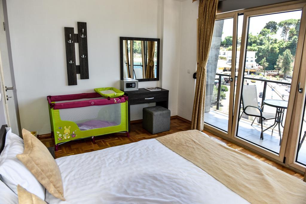Hotel Cruiser Ulcinj Ngoại thất bức ảnh