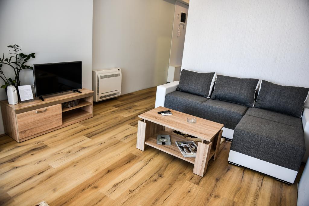 Hotel Cruiser Ulcinj Ngoại thất bức ảnh