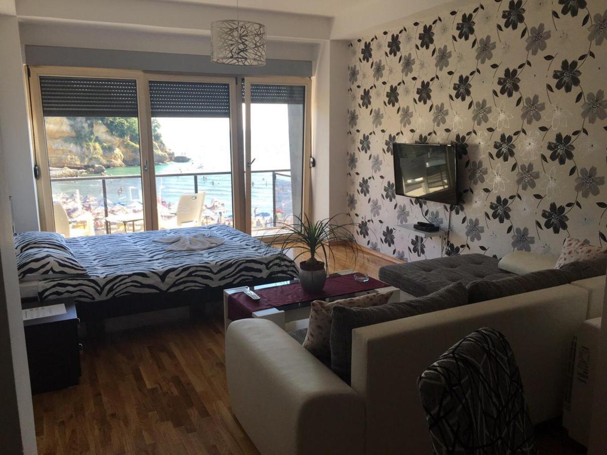 Hotel Cruiser Ulcinj Ngoại thất bức ảnh